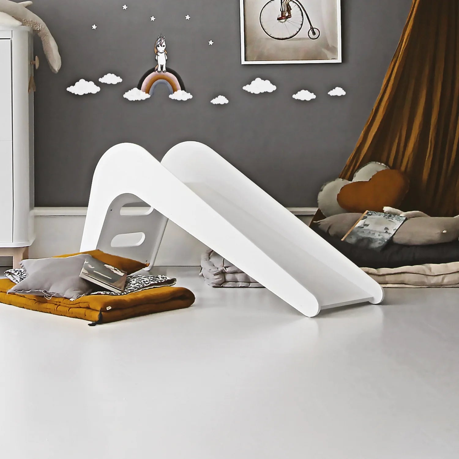 Kinderkamer glijbaan van hout – Jupiduu indoor speeltoestel