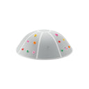 Kinderen klimmen en springen op de Climb & Jump Dome in de tuin